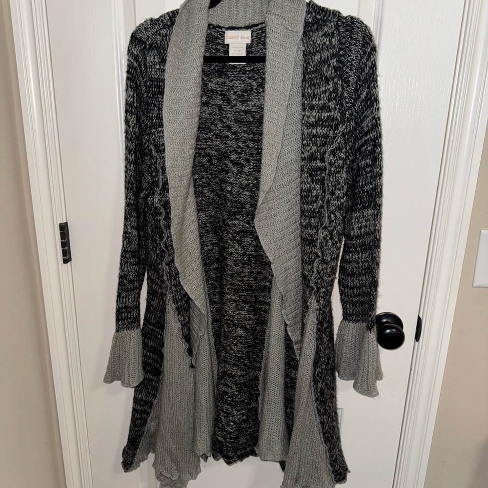 Country Door Elegant Black and Gray Open Front Cardigan
